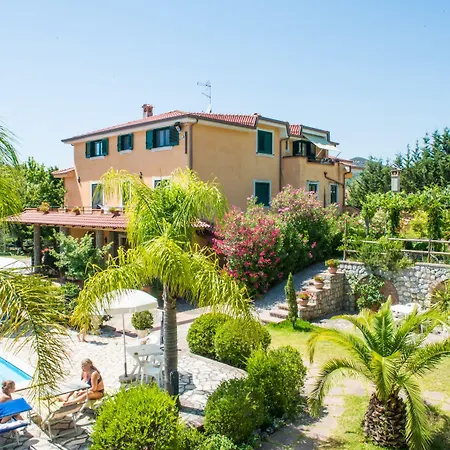 Aparthotel E Villamirella