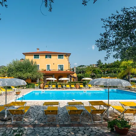 E Villamirella Apartahotel 4*